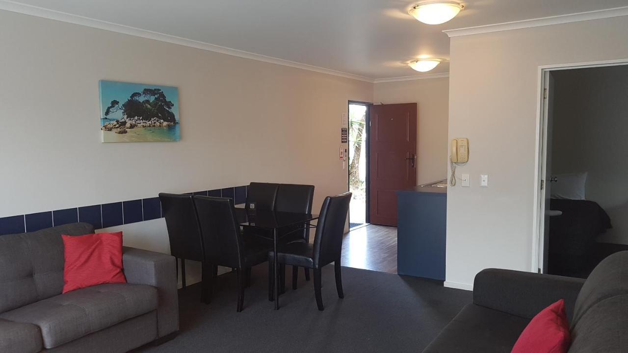 Palm Court Motel Отороханга Екстериор снимка